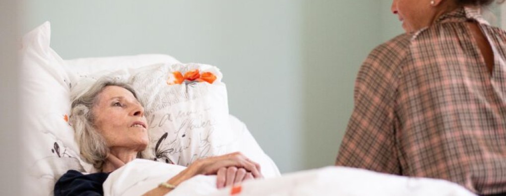 Steeds meer mensen in laatste levensfase ontvangen hulp van vrijwilligers, maar subsidiebedrag per persoon daalt drastisch