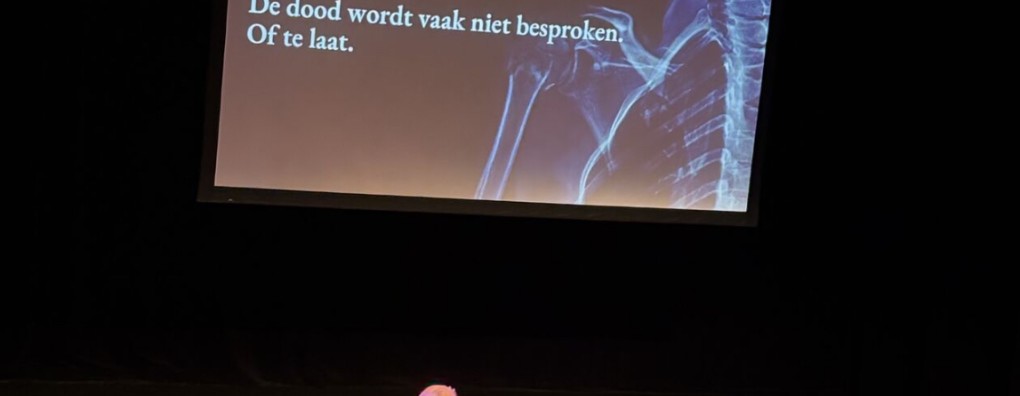 Theatercollege 'Wie de dood ziet, ziet het leven' maakt indruk in Stadskanaal