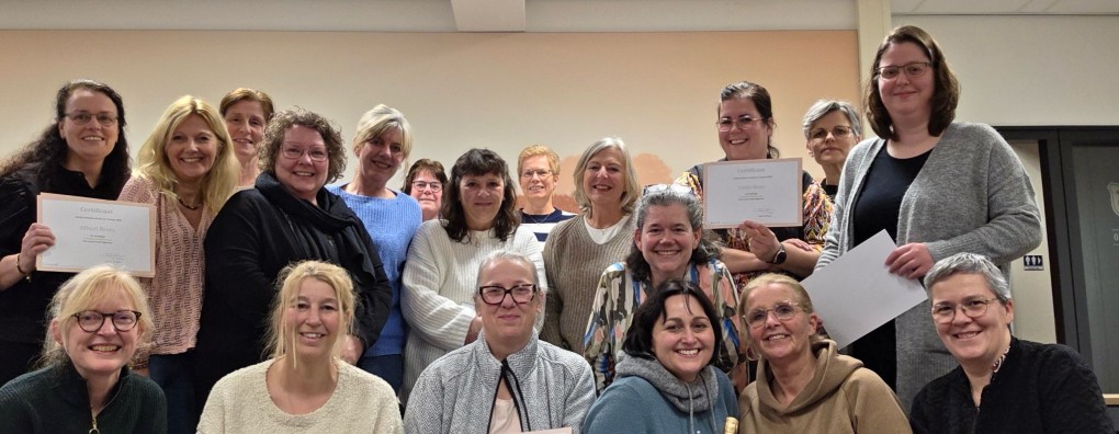 Nieuwe lichting deelnemers heeft leergang palliatieve zorg van Carend met succes afgerond