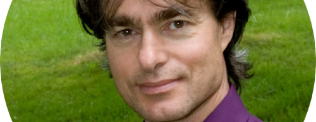 Journalist Rob Bruntink ontvangt Elisabeth Kübler-Ross onderscheiding