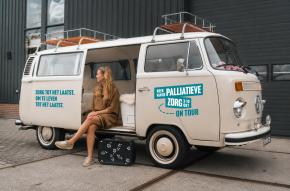 Volkswagenbusje met ambassadeurs vraagt aandacht voor palliatieve zorg