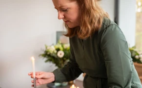 Nieuw zakkaartje helpt zorgverleners bij de eerste zorg na een overlijden