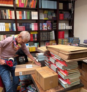 Dankzij jullie: opnieuw 100 boeken naar basisscholen