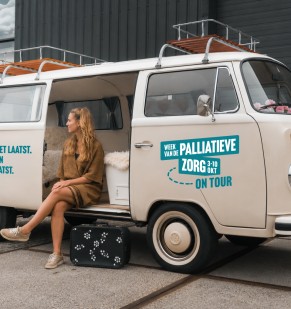 Volkswagenbusje met ambassadeurs vraagt aandacht voor palliatieve zorg